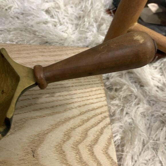 Vintage MCM Brass Ashtray Hammered Interior Style W/Wood Handle Made In Israel - Picture 4 of 17